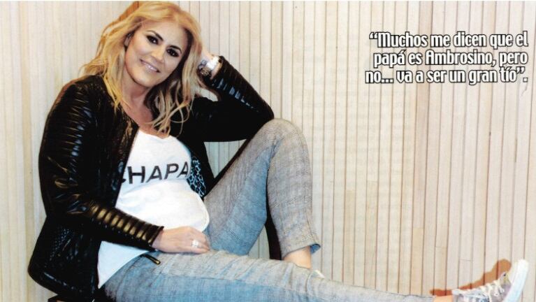 Débora D'Amato lució su incipiente pancita tras anunciar su embarazo (Foto: revista Paparazzi)