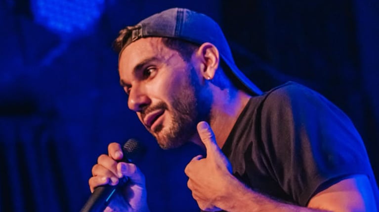 Dejó una carrera brillante para apostar por el humor: quién es “El Yarco”, el argentino que triunfa desde Alemania