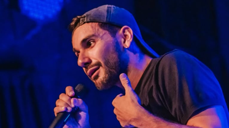 Dejó una carrera brillante para apostar por el humor: quién es “El Yarco”, el argentino que triunfa desde Alemania