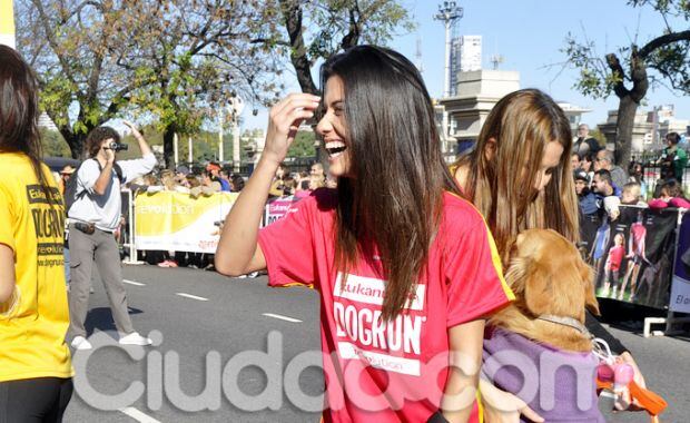 Delfina Gerez Bosco con su perro (Foto: Jennifer Rubio).