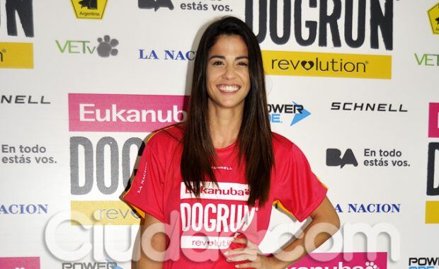 Delfina Gerez Bosco con su perro (Foto: Jennifer Rubio).