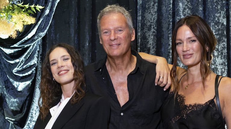 Delfina y Paula Chaves con su papá Miguel Ángel