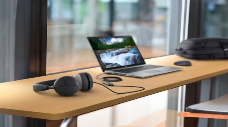Dell presenta sus nuevos auriculares Dell Pro con micrófonos controlados por IA para la cancelación de ruido