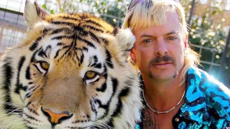 Demandan a Netflix y a los productores de Tiger King por usar fragmentos de Ace Ventura 2