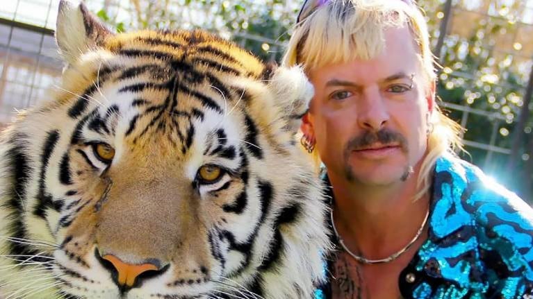 Demandan a Netflix y a los productores de Tiger King por usar fragmentos de Ace Ventura 2