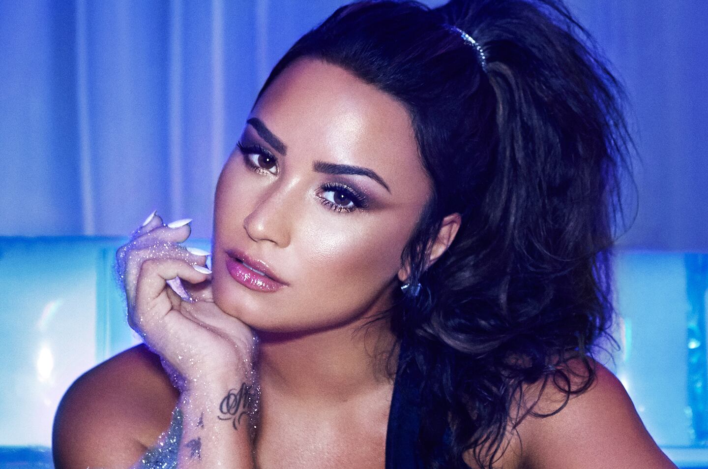 Demi Lovato encanta a sus fanáticos con sus sensuales fotos hot