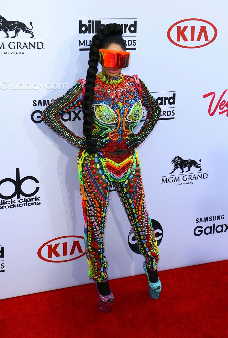 Dencia y un look inexplicable para la noche de la música (Foto: Grosby Group). 
