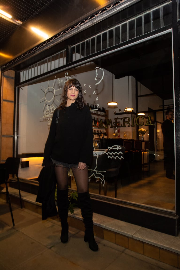 Denim + sastrería: Eva Bargiela optó por un match trendy para un evento exclusivo