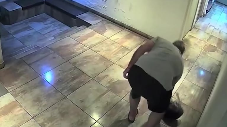 Denuncian a un hombre por maltrato animal en Palermo y fue detenido (Foto: captura TN)