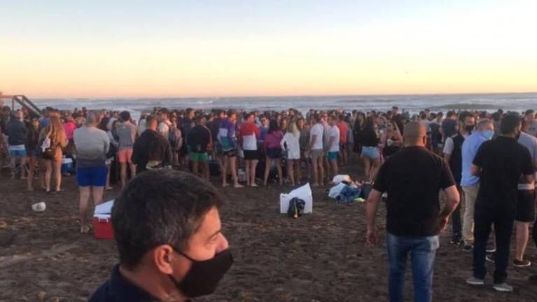 Desactivan una fiesta con cerca de 2.000 personas en la playa