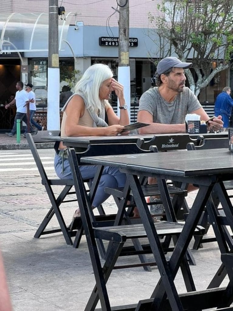 Descubren a Juan Darthés y su esposa en un bar de Río de Janeiro: "¿Rostros de preocupación?"