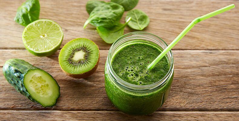 Descubrí la "magia" de los batidos verdes:  las espinacas y la lechuga son potencias nutritivas