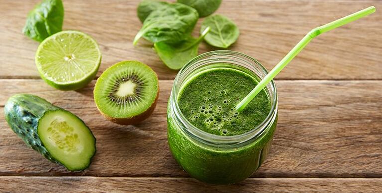 Descubrí la "magia" de los batidos verdes:  las espinacas y la lechuga son potencias nutritivas