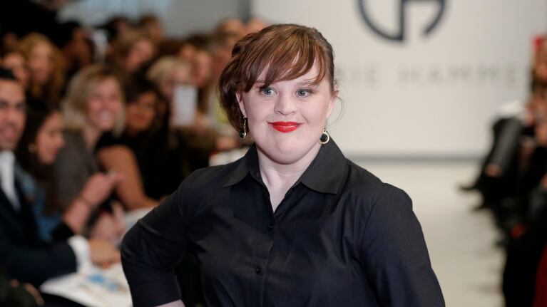 Descubrí quién es la actriz de American Horror Story que desafió el mundo del modelaje