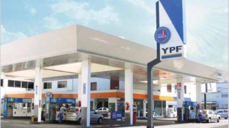 Desde hoy, los combustibles de YPF son un 4,5 por ciento más caros