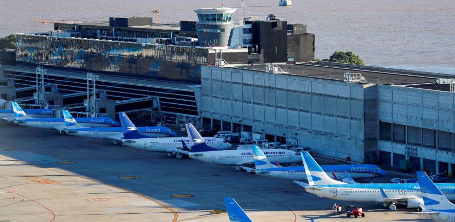 Desde hoy vuelven los vuelos de cabotaje: cuáles son las restricciones