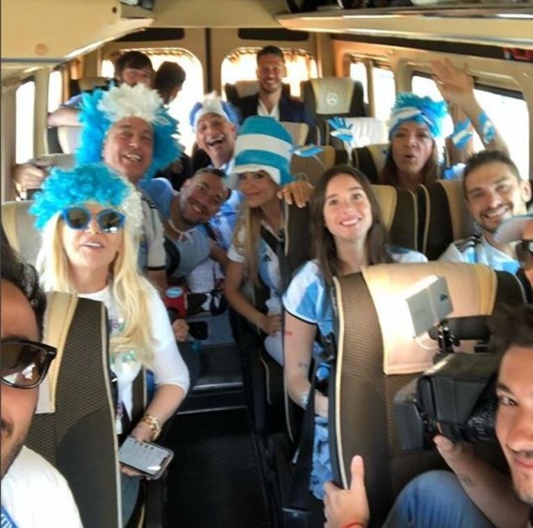 Desde Rusia, Eva Anderson alentó a la Selección y se divirtió con los famosos