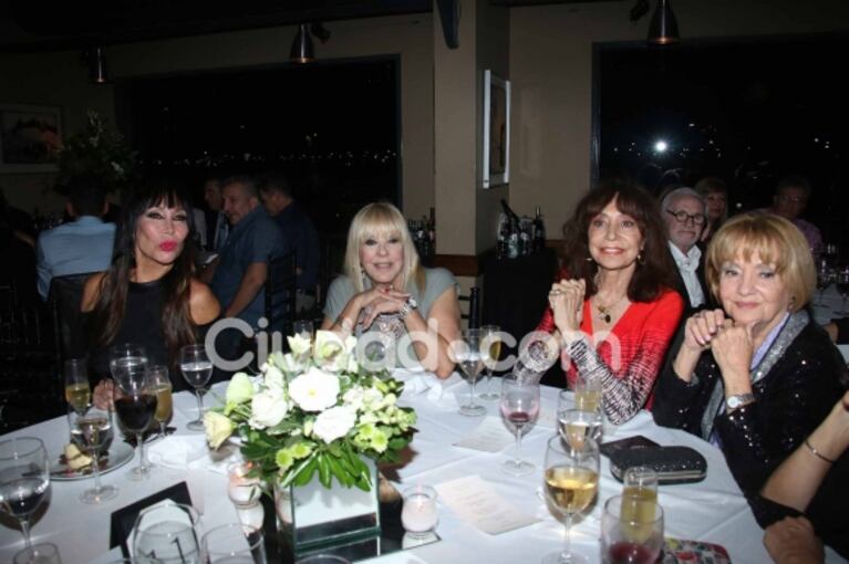Desfile de celebrities en el festejo por los 60 años de Carlos Rottemberg