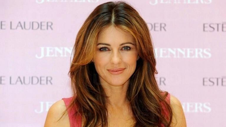 Desnudos artísticos de Elizabeth Hurley alcanzaron los 5.700 euros