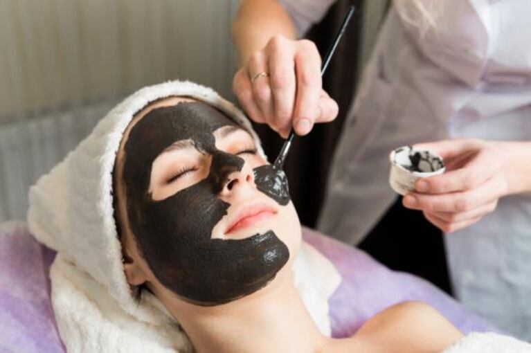 Despedite de los puntos negros con la mascarilla negra