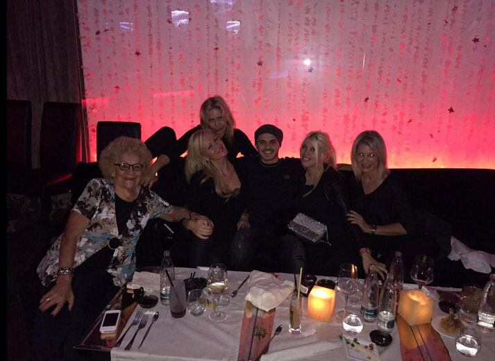 Después del festejo "austero", llegó la cena sorpresa para Wanda Nara por su cumpleaños (Foto: Twitter)