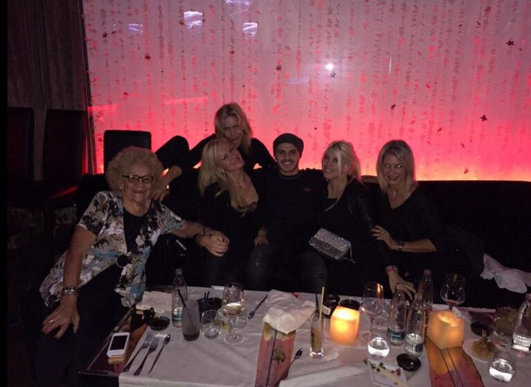 Después del festejo "austero", llegó la cena sorpresa para Wanda Nara por su cumpleaños (Foto: Twitter)