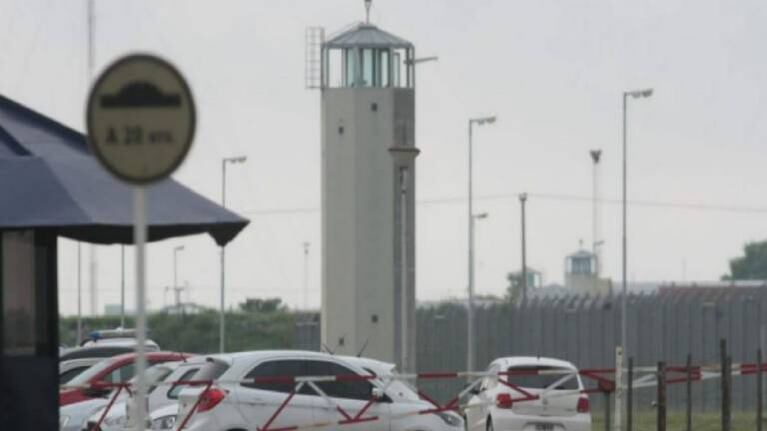 Detienen a 19 personas acusadas de estafar a beneficiarios del IFE desde el penal cordobés de Bouwer