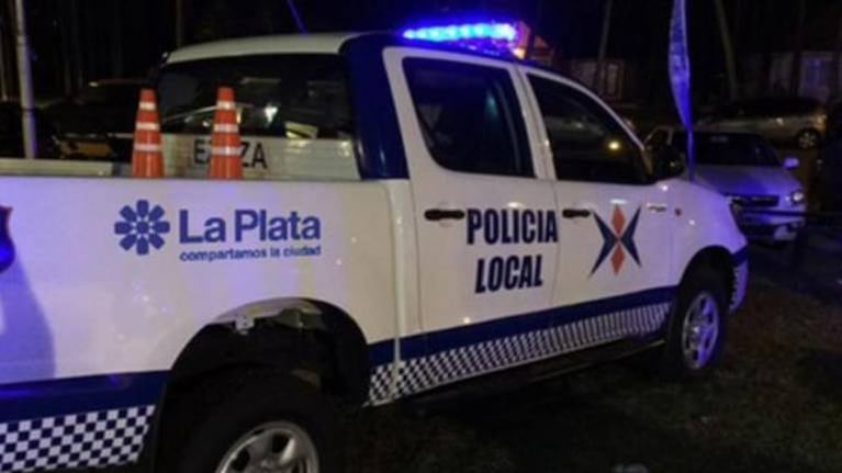 Detienen a dos ladrones tras un asalto y persecución en La Plata y uno tenía prisión domiciliaria