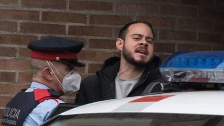 Detienen a rapero español Pablo Hasel por criticar la realeza: se aviva el debate por la libertad de expresión