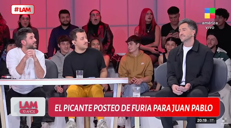 "Devi" se refirió a la íntima selfie que filtró Furia (Captura: América Tv)