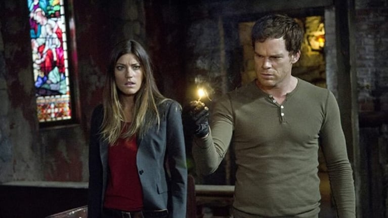 Dexter Morgan (Michael C. Hall) y su hermana Debra (Jennifer Carpenter).