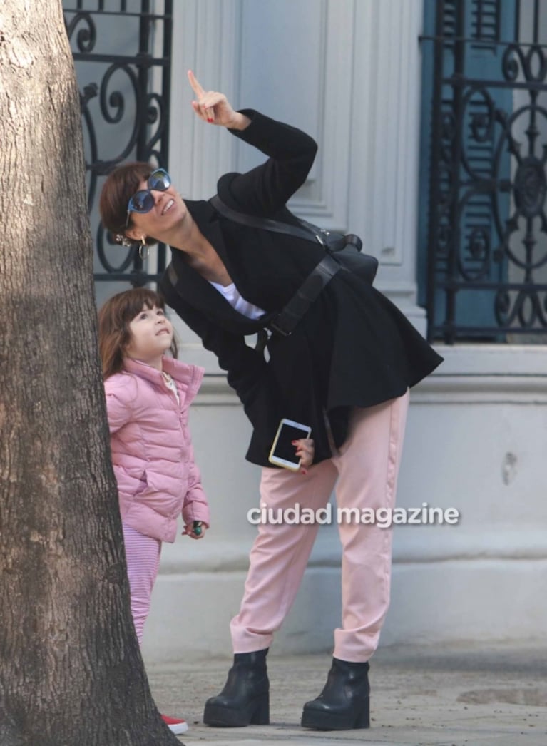 ¡Día de chicas! Griselda Siciliani y su hija, Margarita, de compras por las calles de Palermo