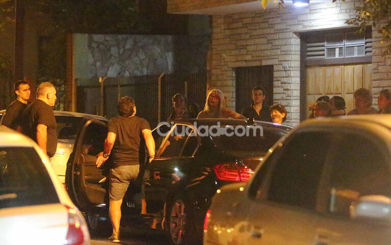 Diego Armando Maradona recibió el 2015 junto a Rocío Oliva, Jana Maradona. (Foto: MovilPress)