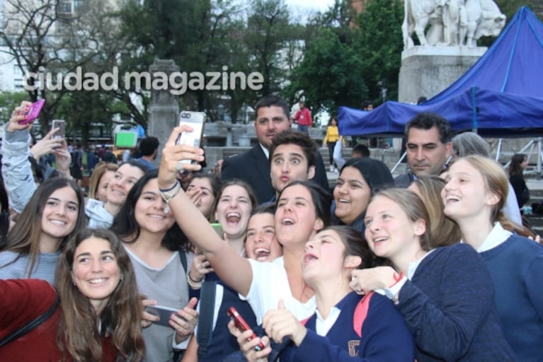 Diego Boneta peló lomazo durante su visita a la Argentina: ¡mirá las fotos!