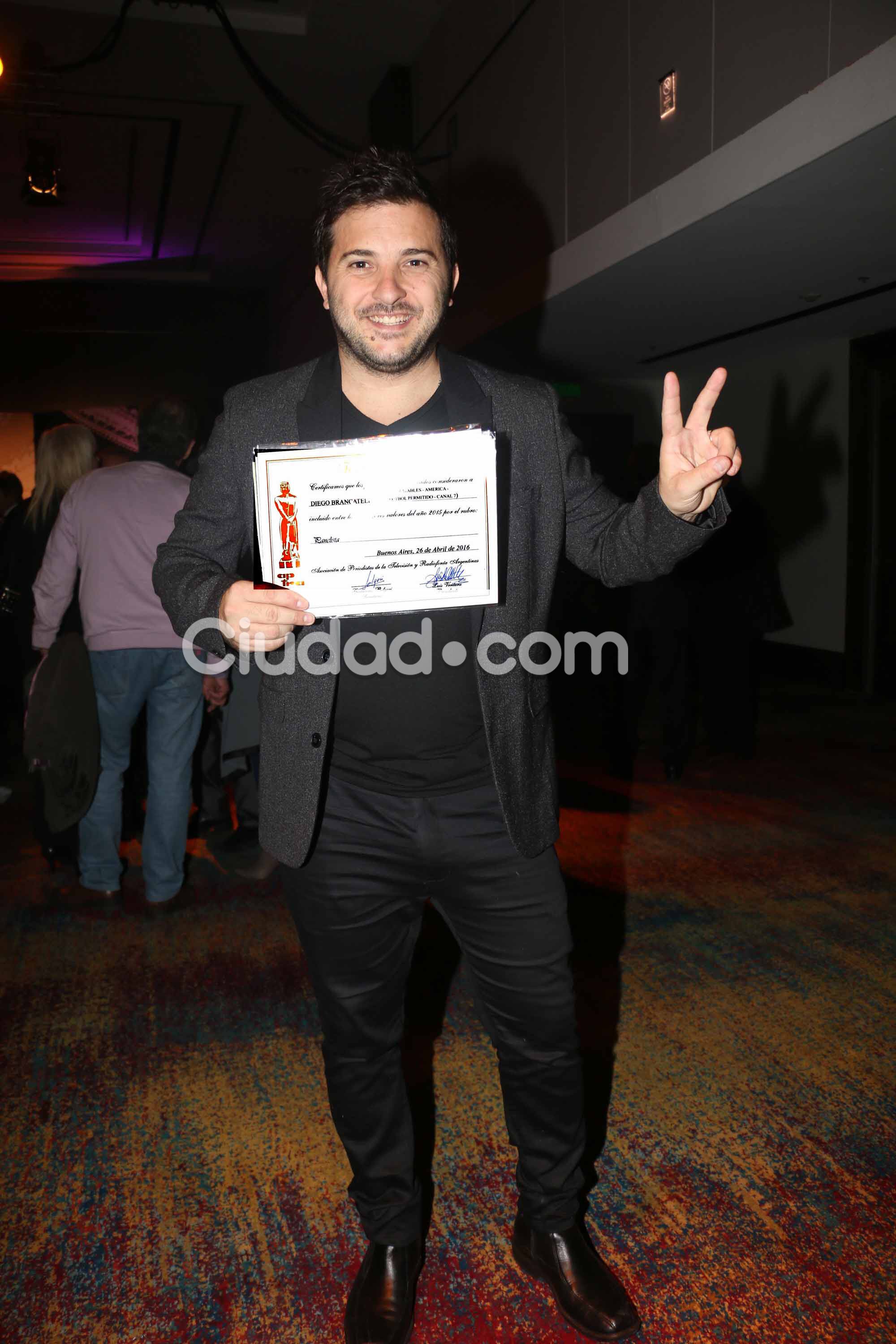 Diego Brancatelli retiró su diploma por la nominación como Mejor Panelista  (Fotos: Movilpress).