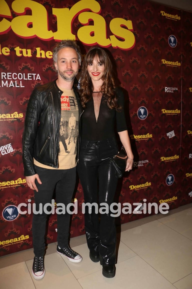 Diego Iglesias y la escritora Erika Halvorsen, enamorados en el estreno de Desearás al hombre de tu hermana