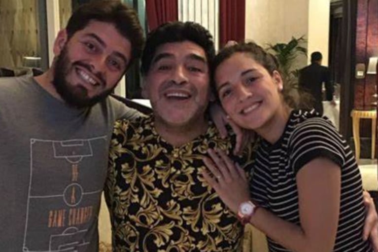 Diego Jr, Diego Maradona y Jana.