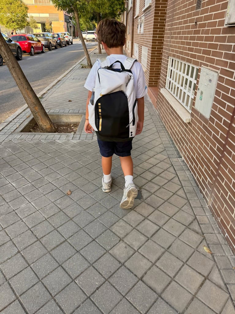 Diego Korol mostró la vuelta al colegio de su hijo en España y sorprendió con su reflexión. Crédito: Instagram