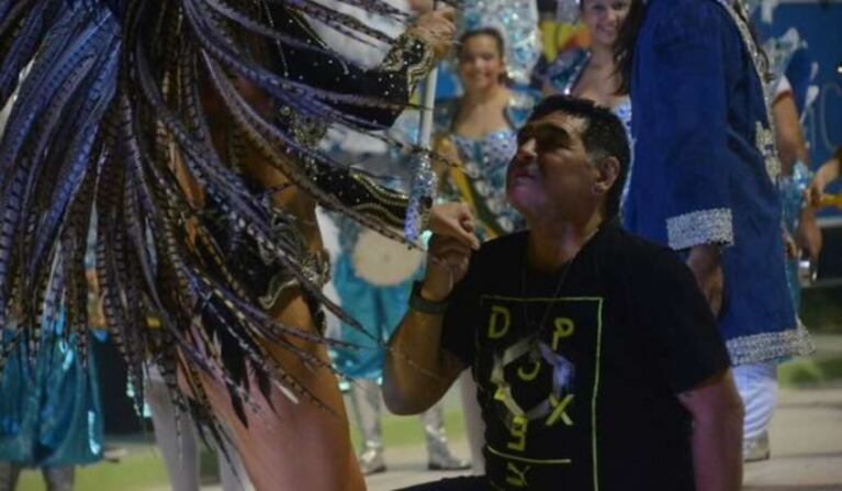 ¿Diego Maradona,  "flasheado" por una pasista del Carnaval de Corrientes? Picante chicana de Ojeda a Rocío Oliva tras los rumores: "¡Aguanten las correntinas, son divinas!"