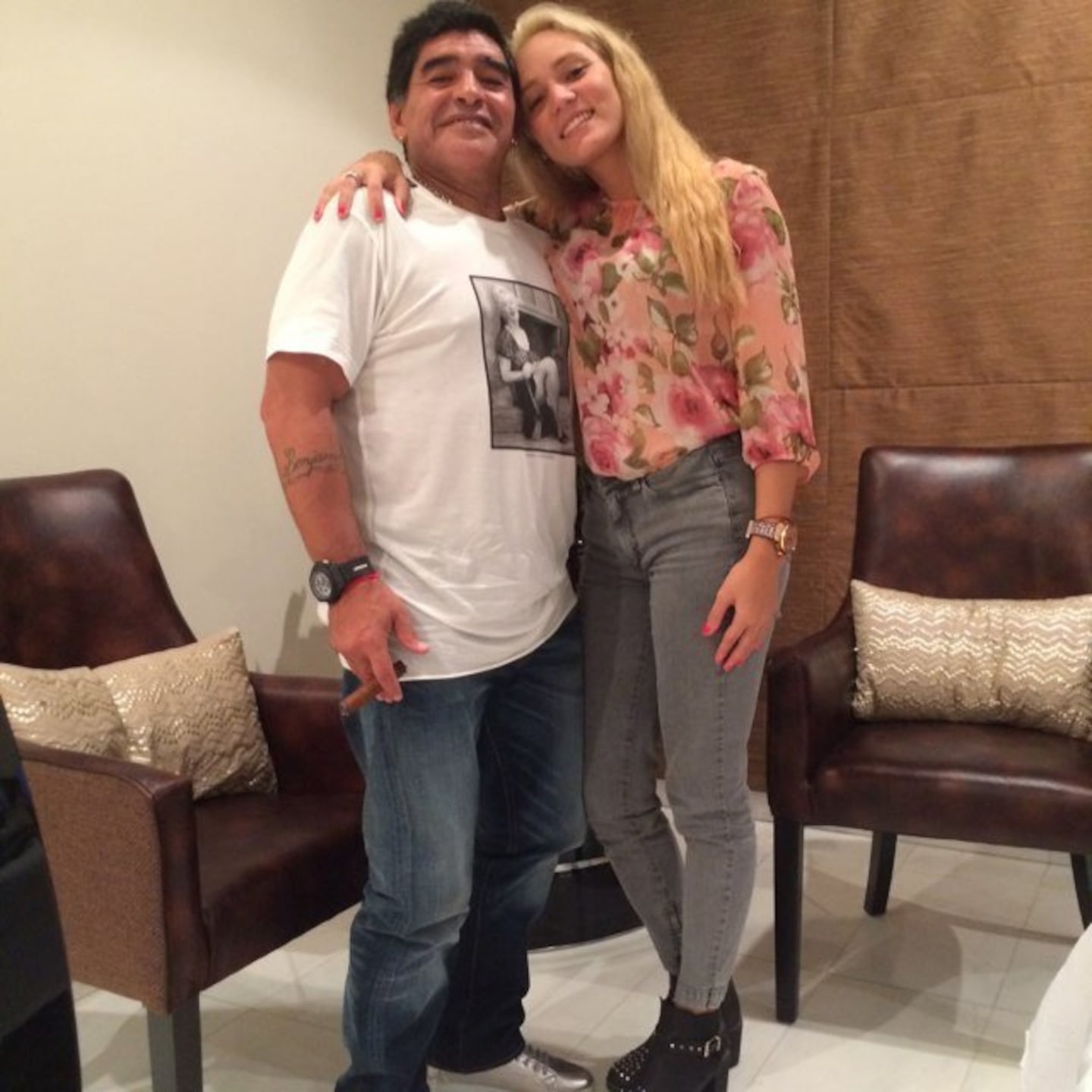 Diego Maradona, junto a su novia Rocío Oliva. (Foto: @rociooliva4)