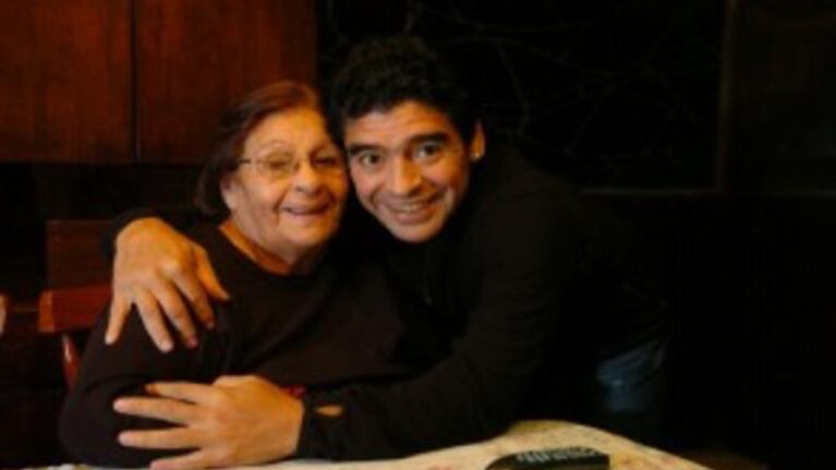 Diego Maradona y Doña Tota en tiempos más felices (Foto: Web).