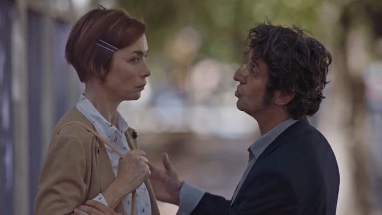 Diego Peretti junto a Julianne Nicholson.