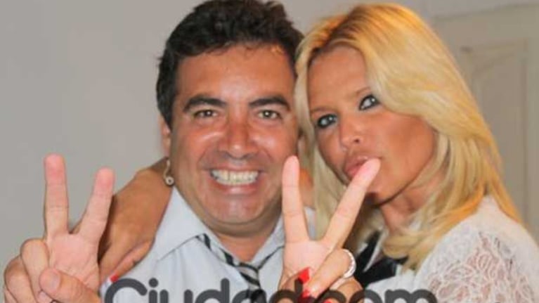 Diego Pérez y Nazarena Vélez en el backstage de Los Grimaldi.