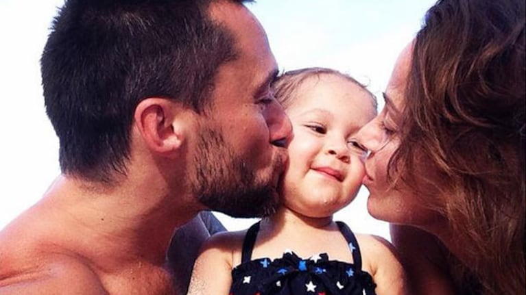 Diego Torres, Nina y Débora Bello: postal solidaria para UNICEF (Foto: Twitter).
