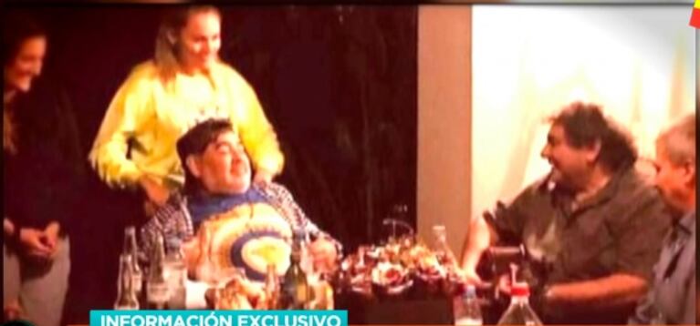Difunden fotos del cumpleaños de Maradona, en medio de la polémica por su estado de salud