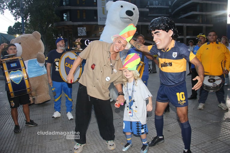Dionisio Mendoza cumplió 7 años y lo celebró con Matilda Salazar en la Bombonera