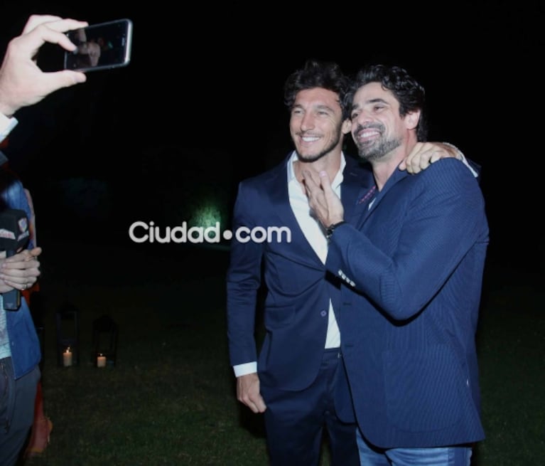 ¡Diosas y galanes en la noche porteña! Los famosos fueron a un evento, se divirtieron… y se sacaron muchas selfies 