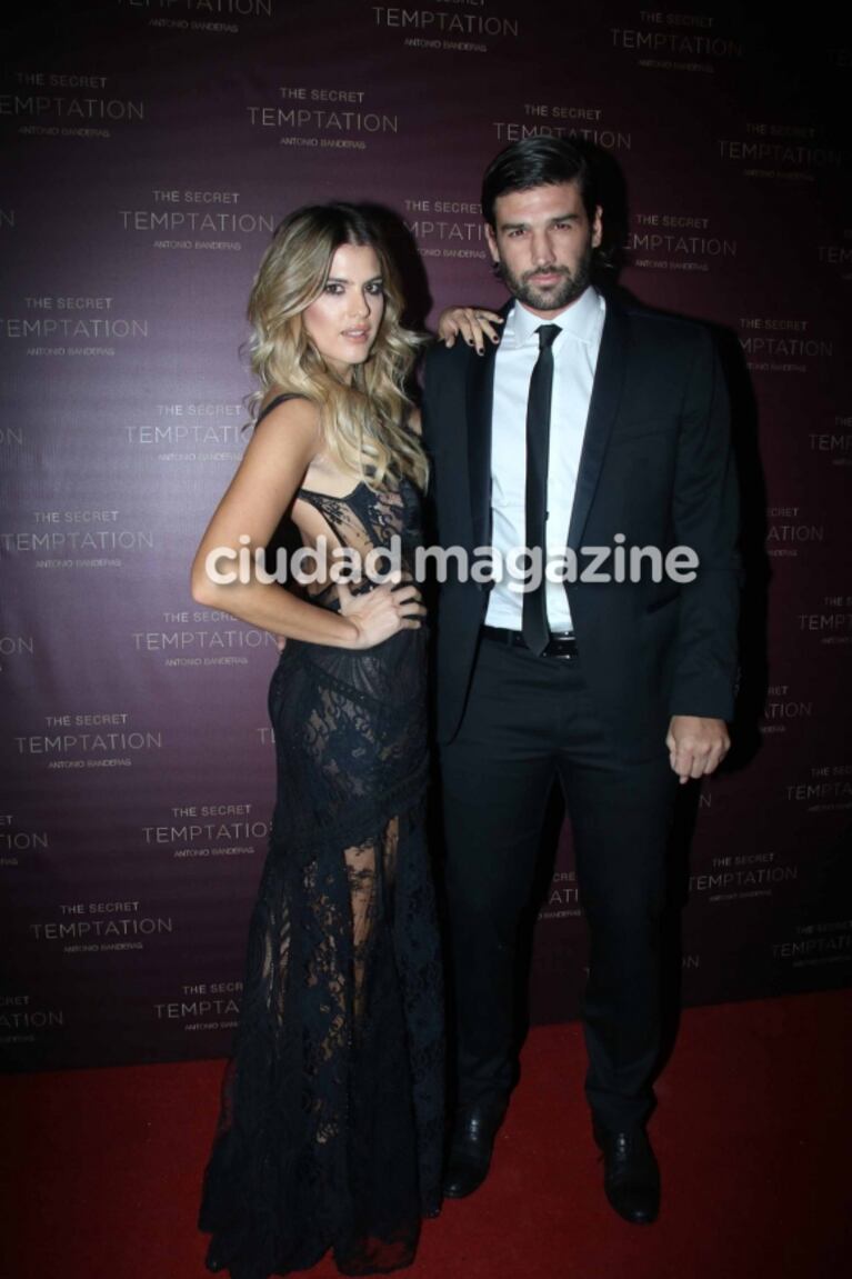 Diosas y galanes en un evento top: mirá las transparencias y elegancia en la alfombra roja