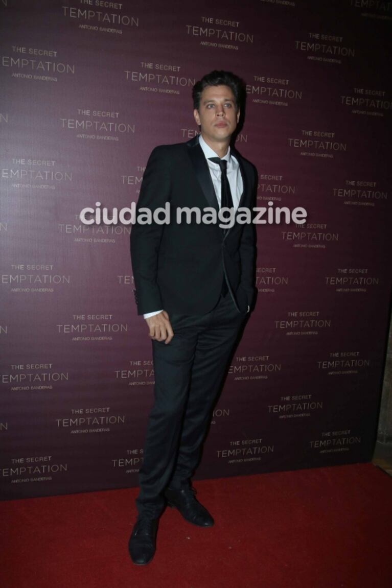 Diosas y galanes en un evento top: mirá las transparencias y elegancia en la alfombra roja