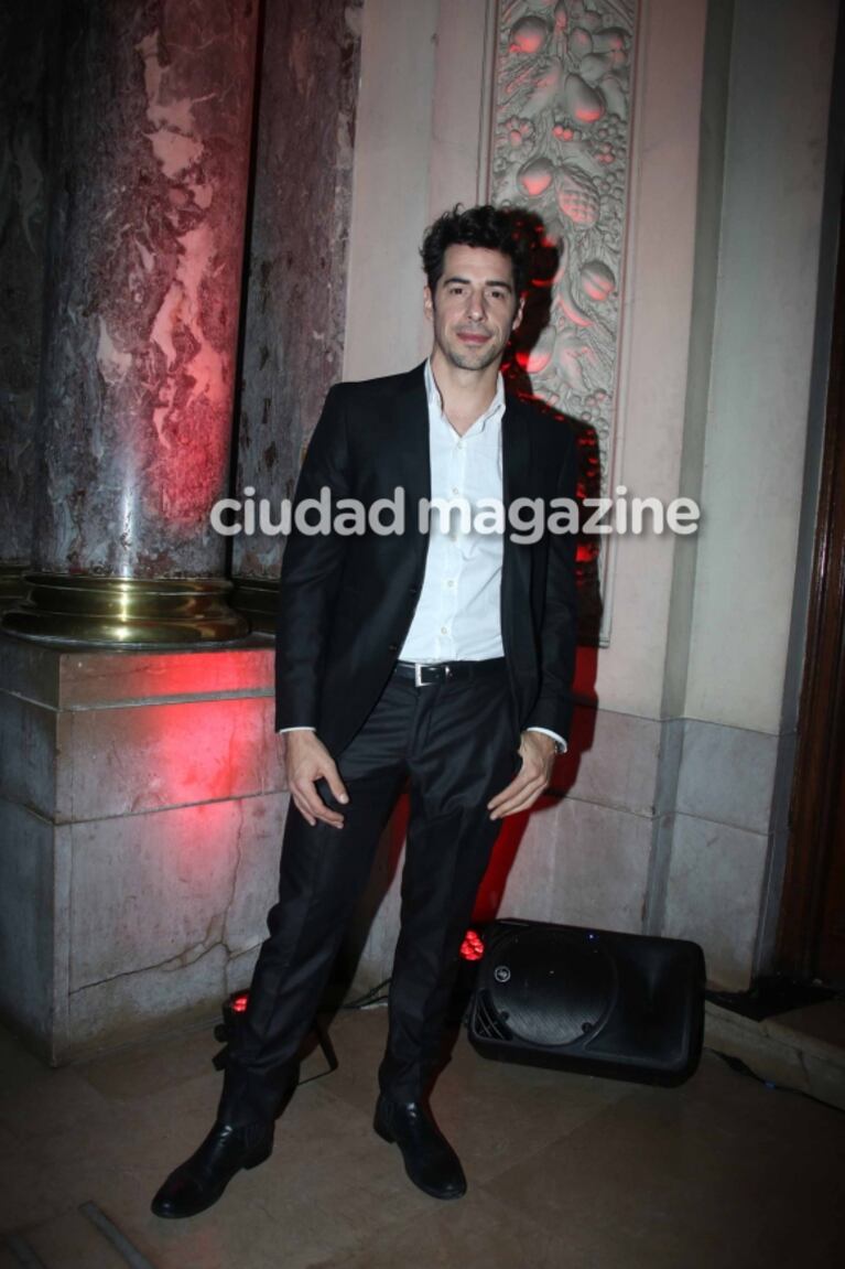Diosas y galanes en un evento top: mirá las transparencias y elegancia en la alfombra roja